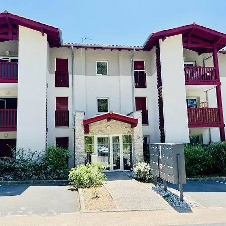 T2 A Hasparren, 4 Pers, Centre-ville, Terrasse, Parking Privatif - Fr-1-495-84 * Hasparren